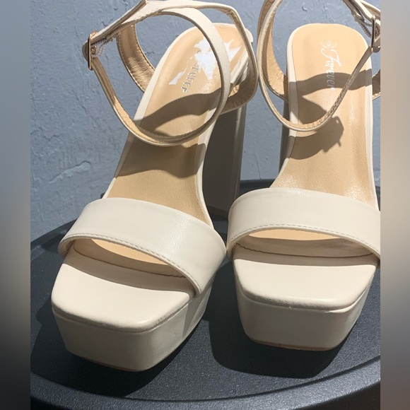 Forever Women's Chunky Block Platform High Heel Sandals SZ 9 - Picture 4 of 9